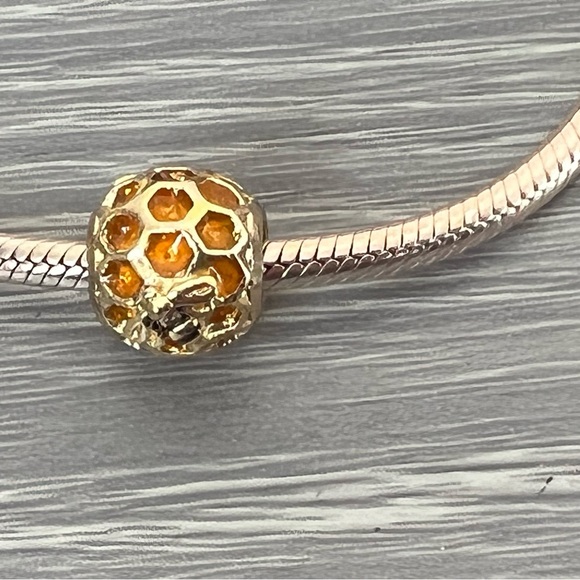 Honey bee 🐝 charm only, Fits Pandora bracelets - Picture 5 of 6